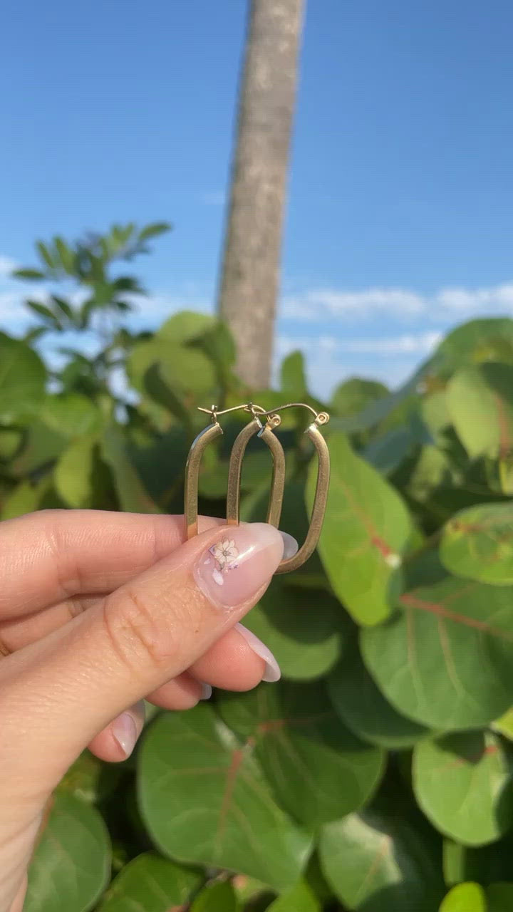 Rounded rectangular hoops