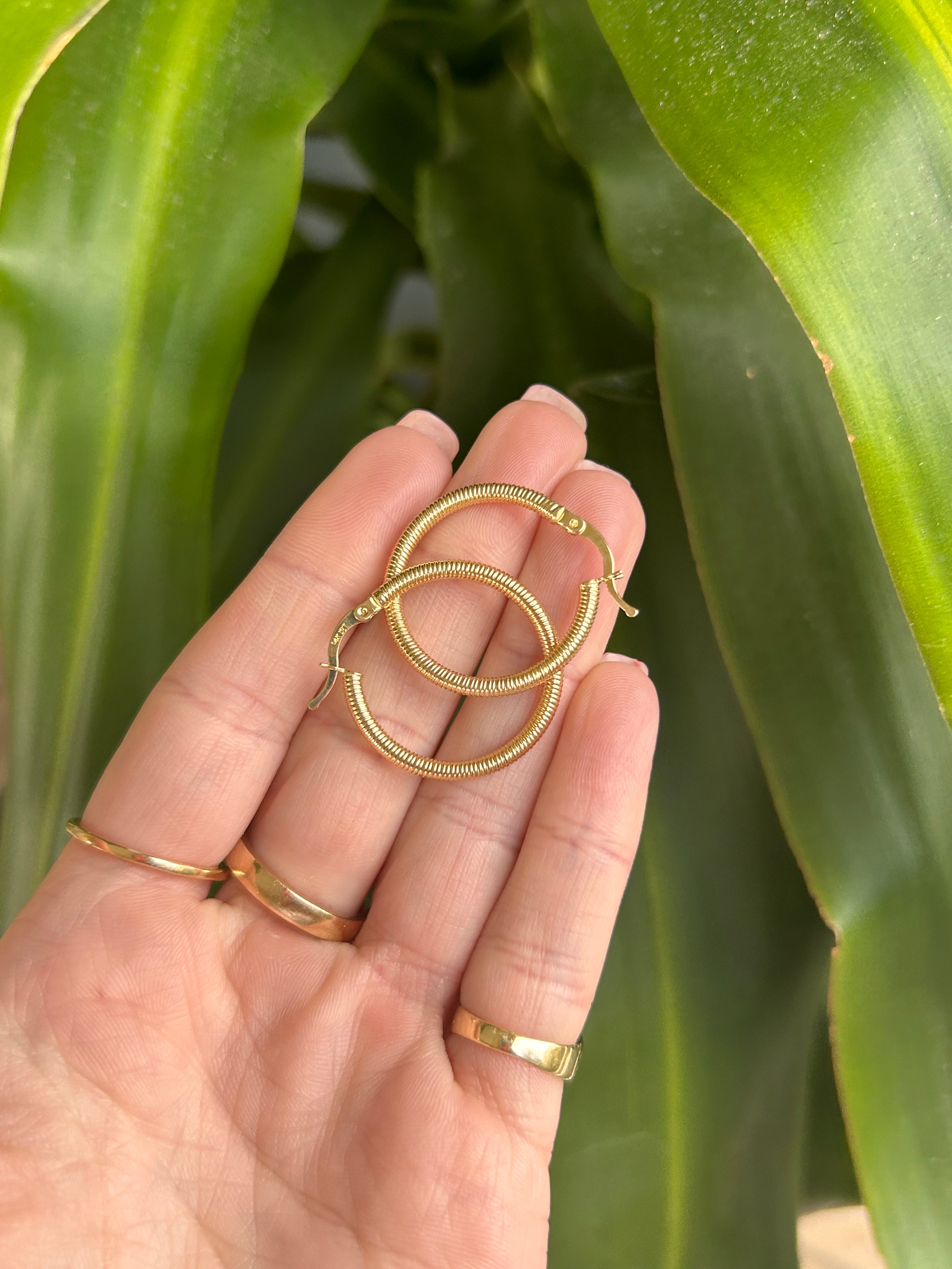 Medium Wire Hoops