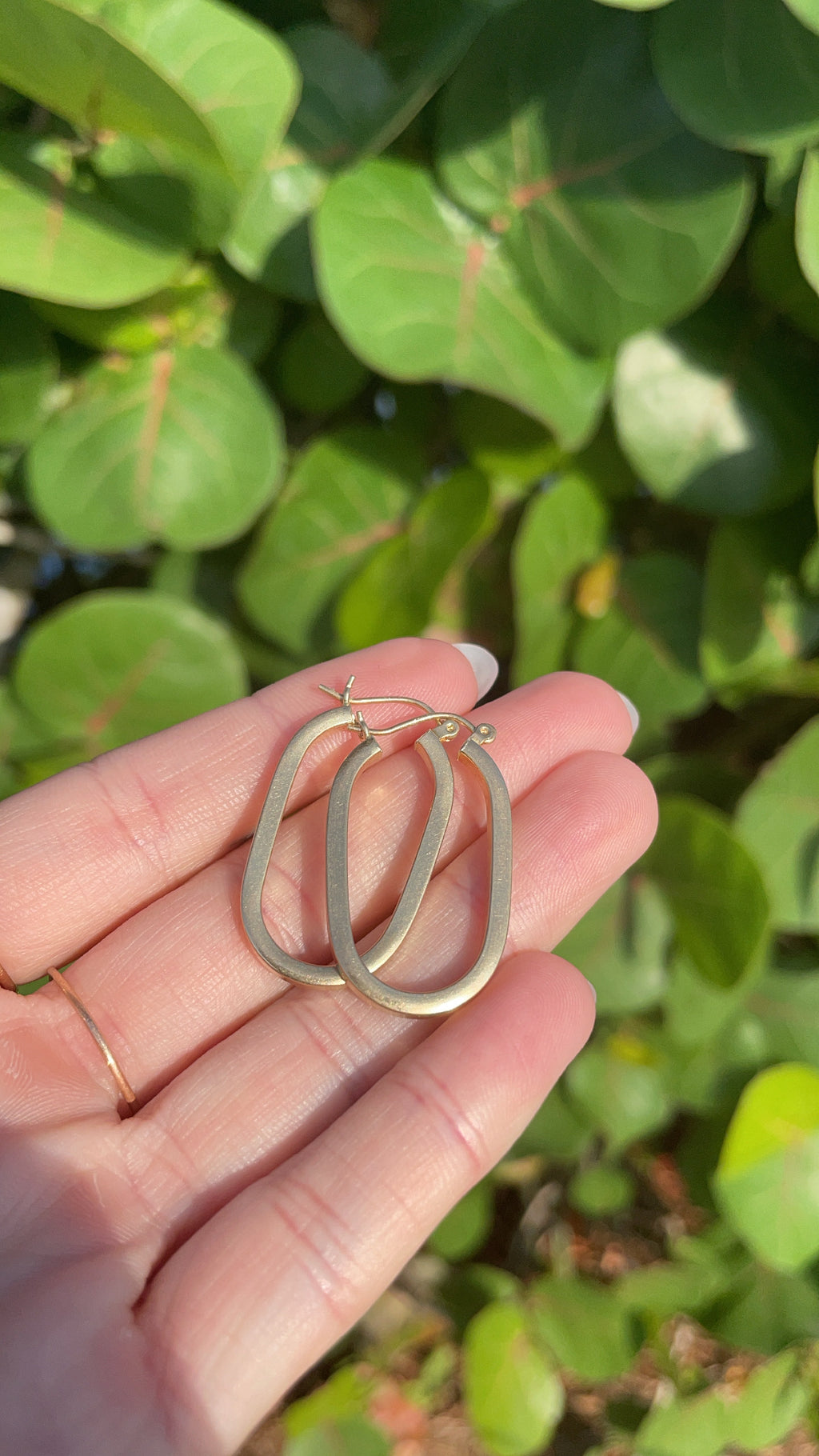 Rounded rectangular hoops