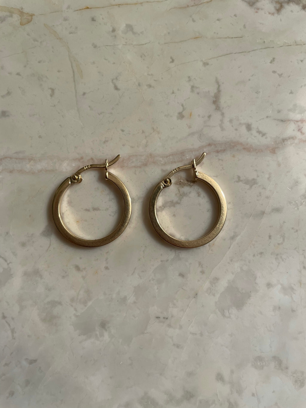 Simple square edged hoop