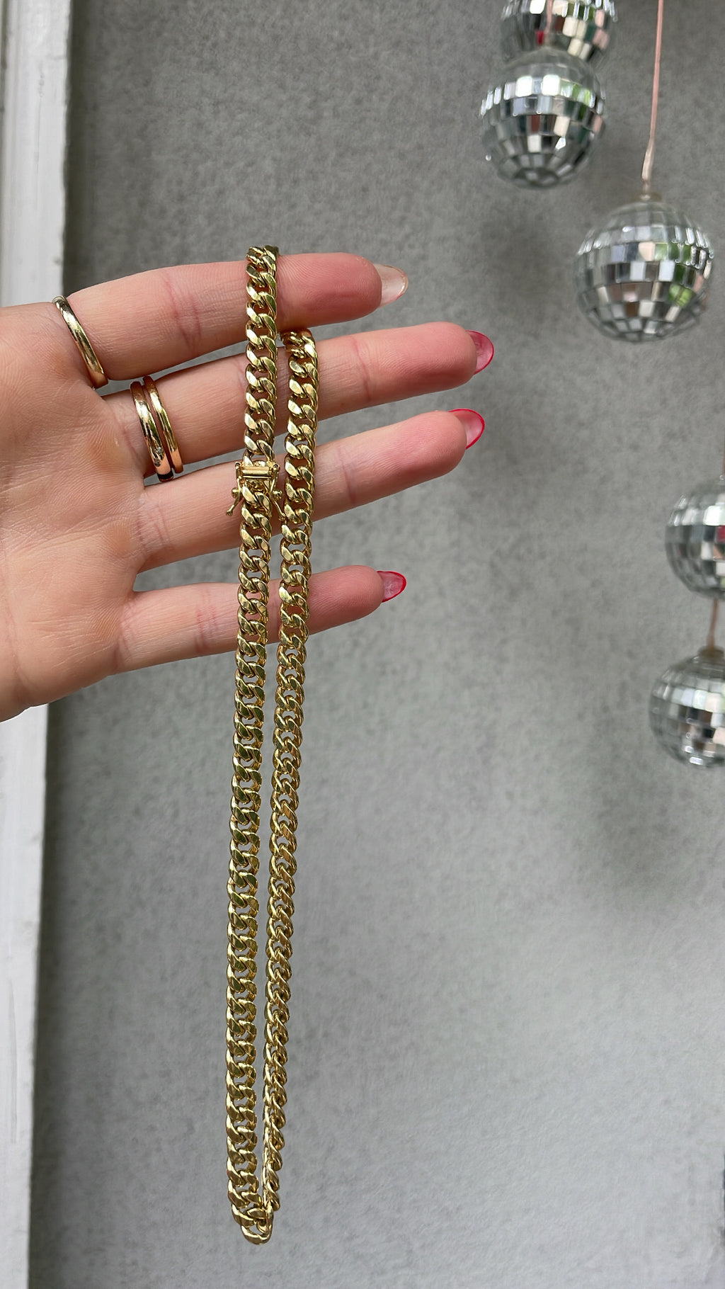 Curb chain