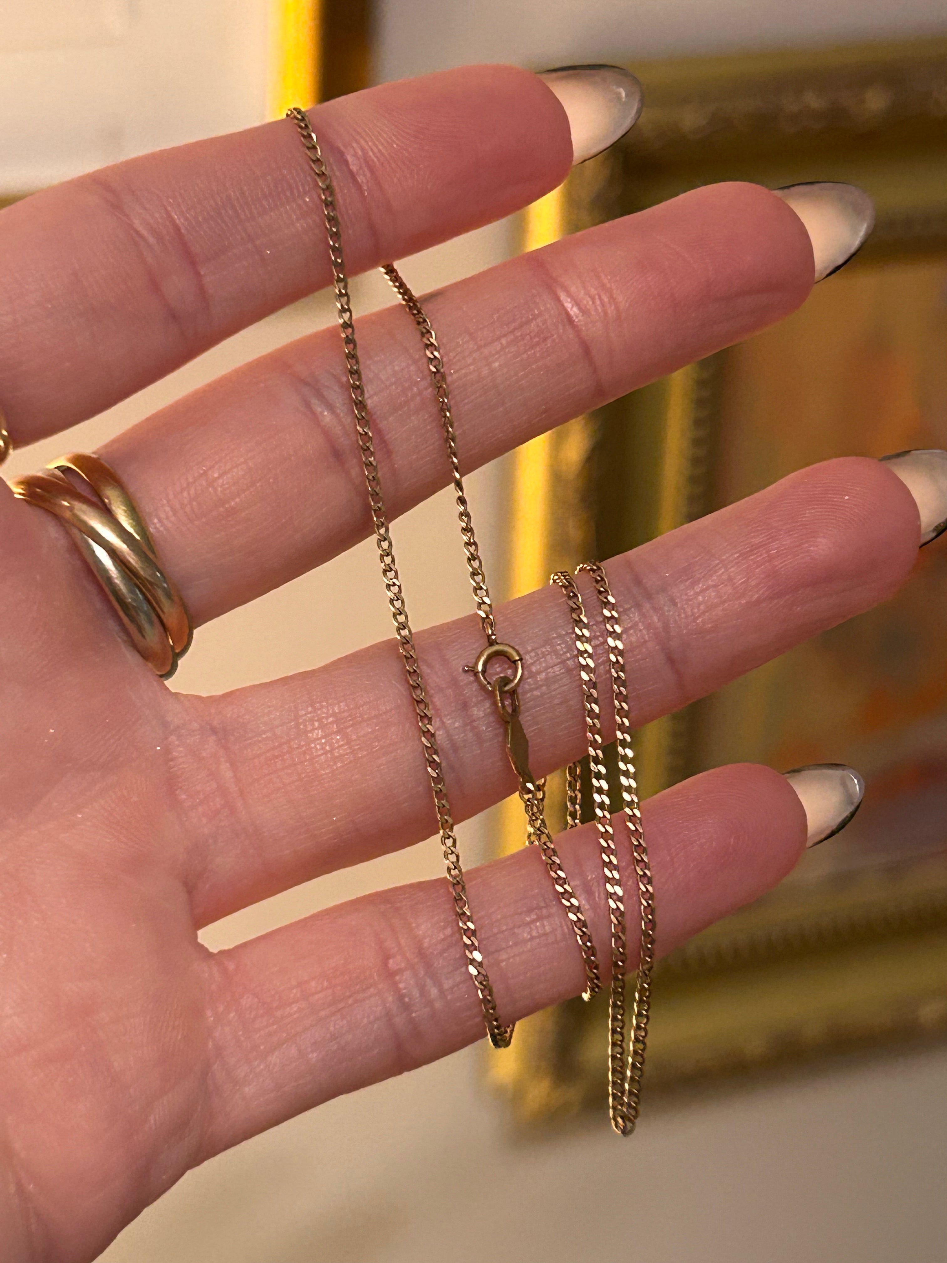 Dainty Vintage Curb