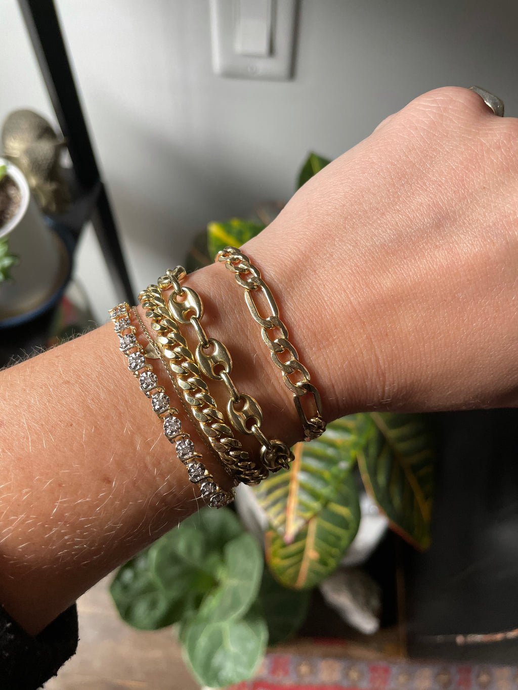 Figaro chain bracelet