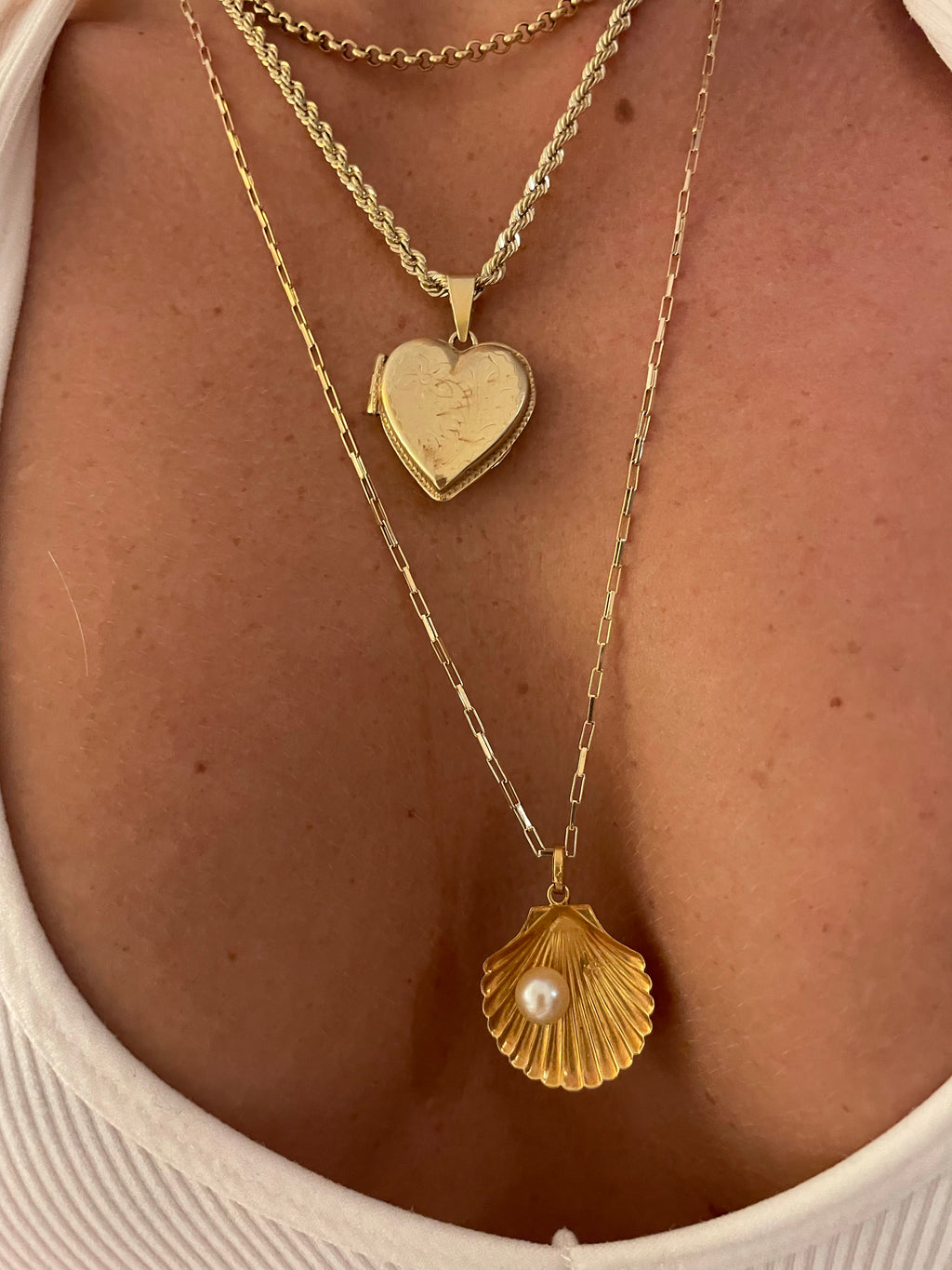 18k Vintage Pearl Shell