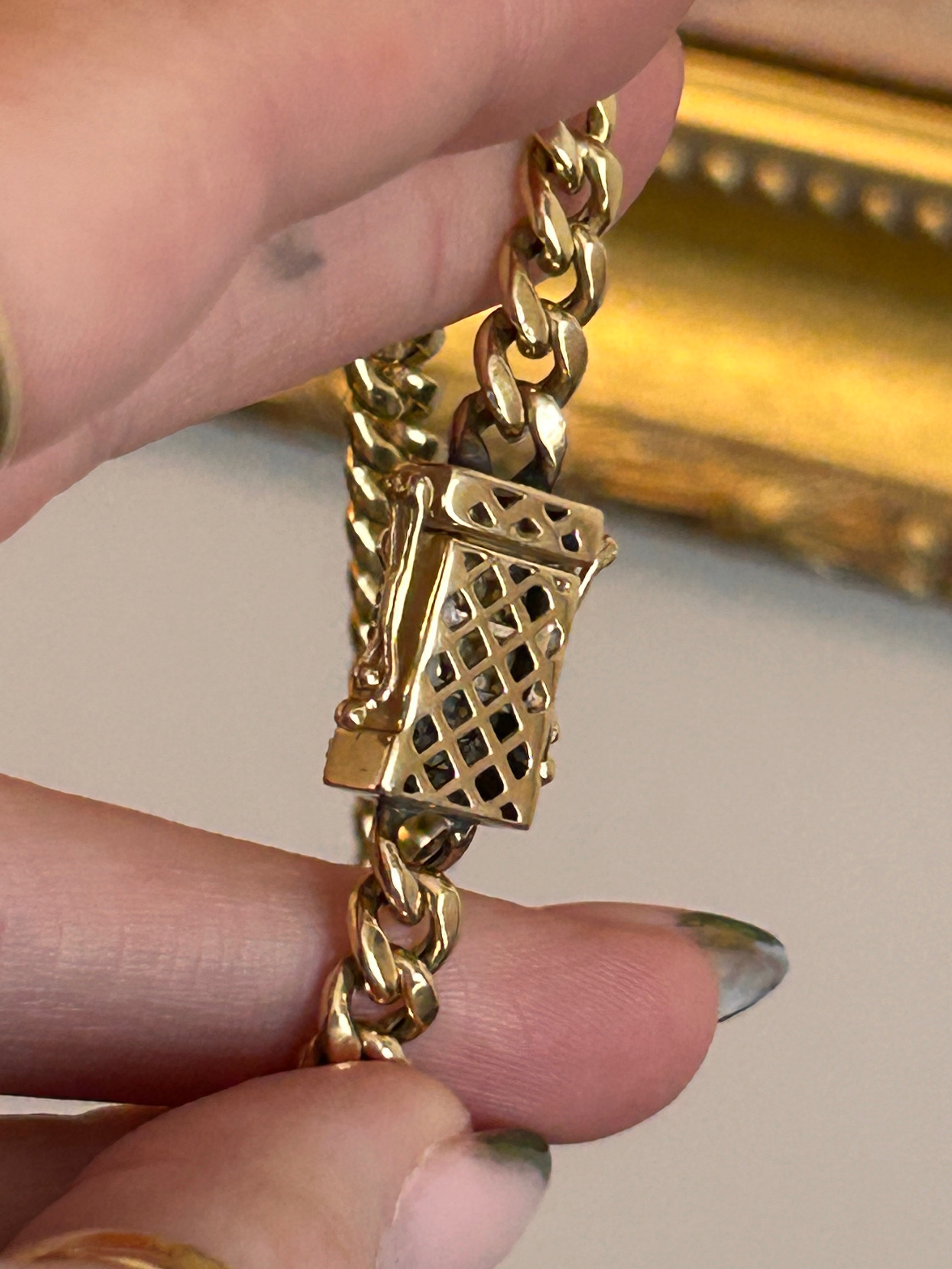 Diamond Clasp Curb