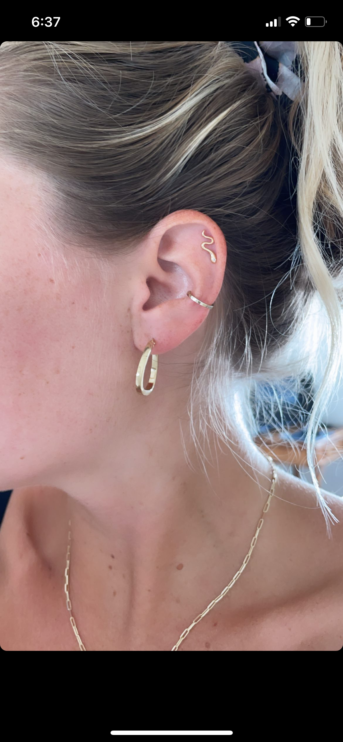 Rounded triangular hoop