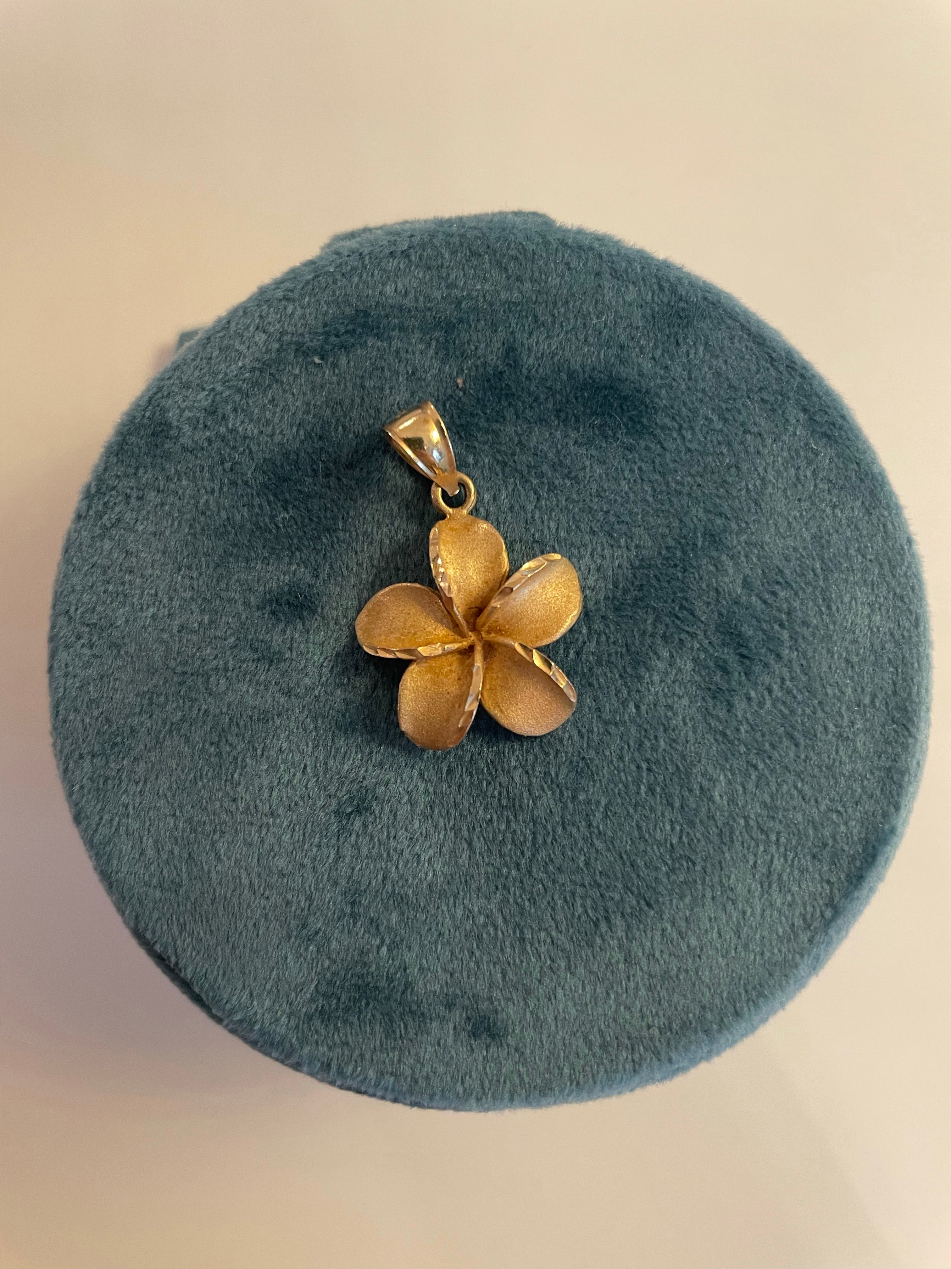 Vintage Amaryllis Charm