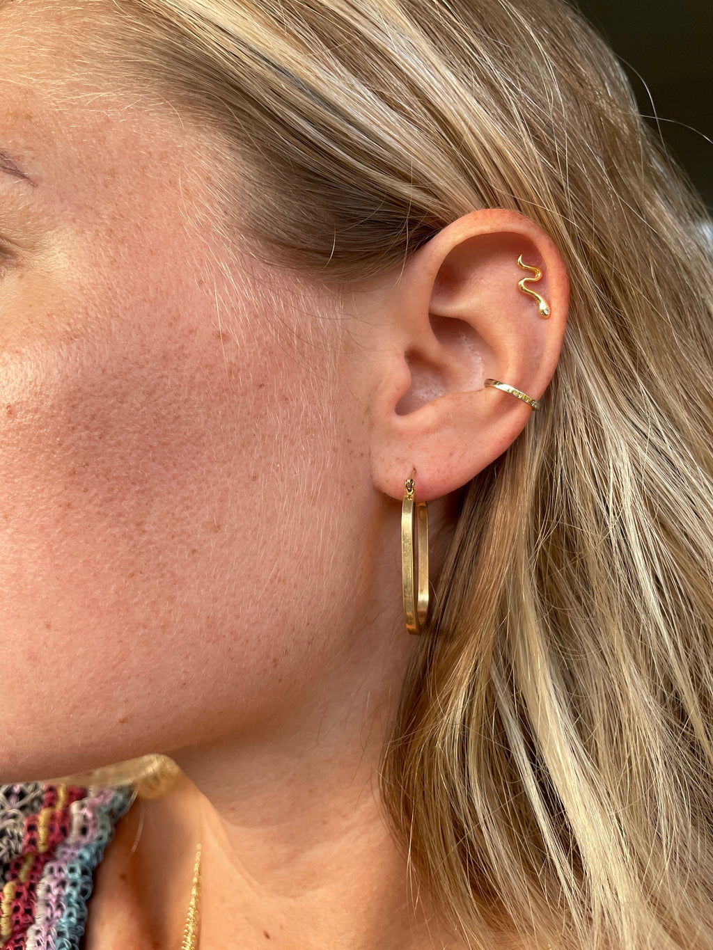 Rounded rectangular hoops