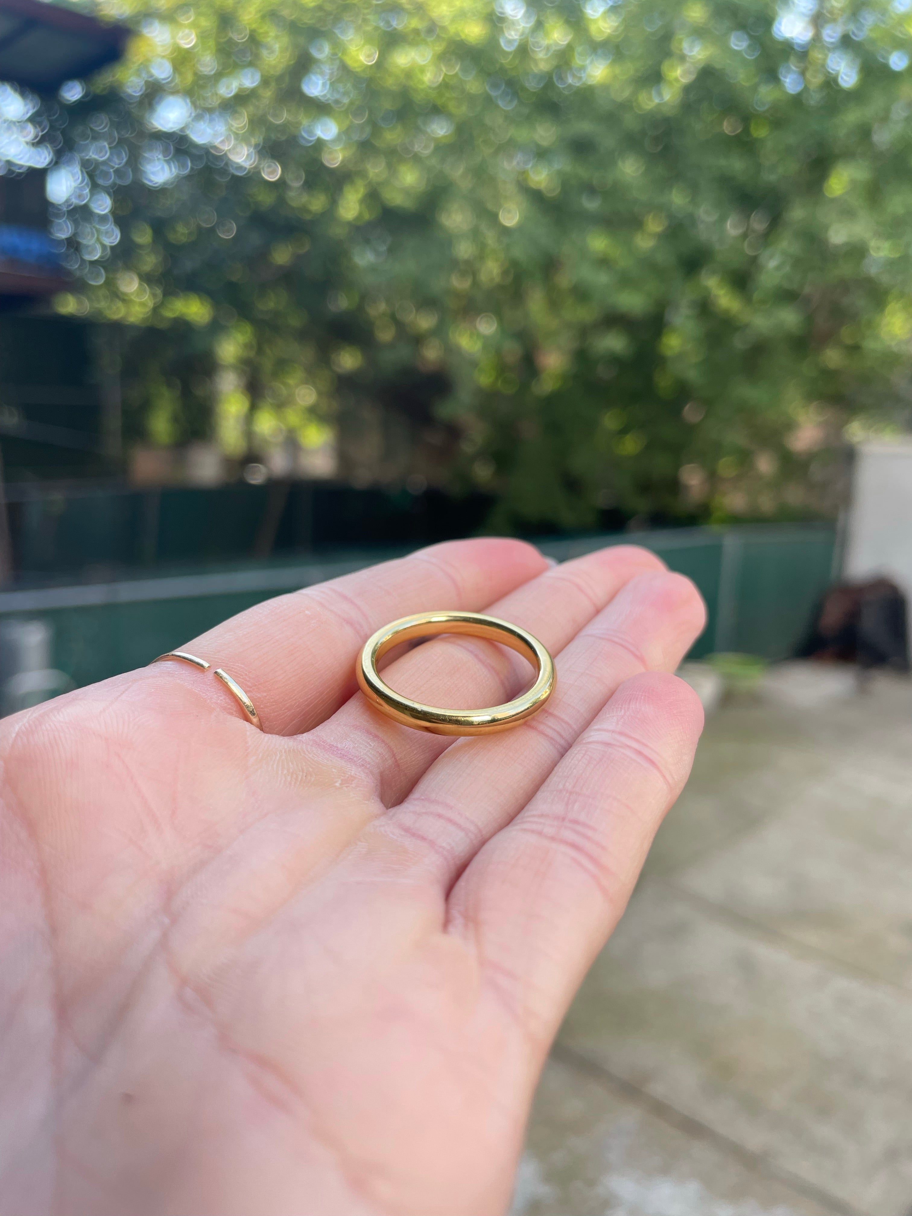 18k Saucer Puffy Band