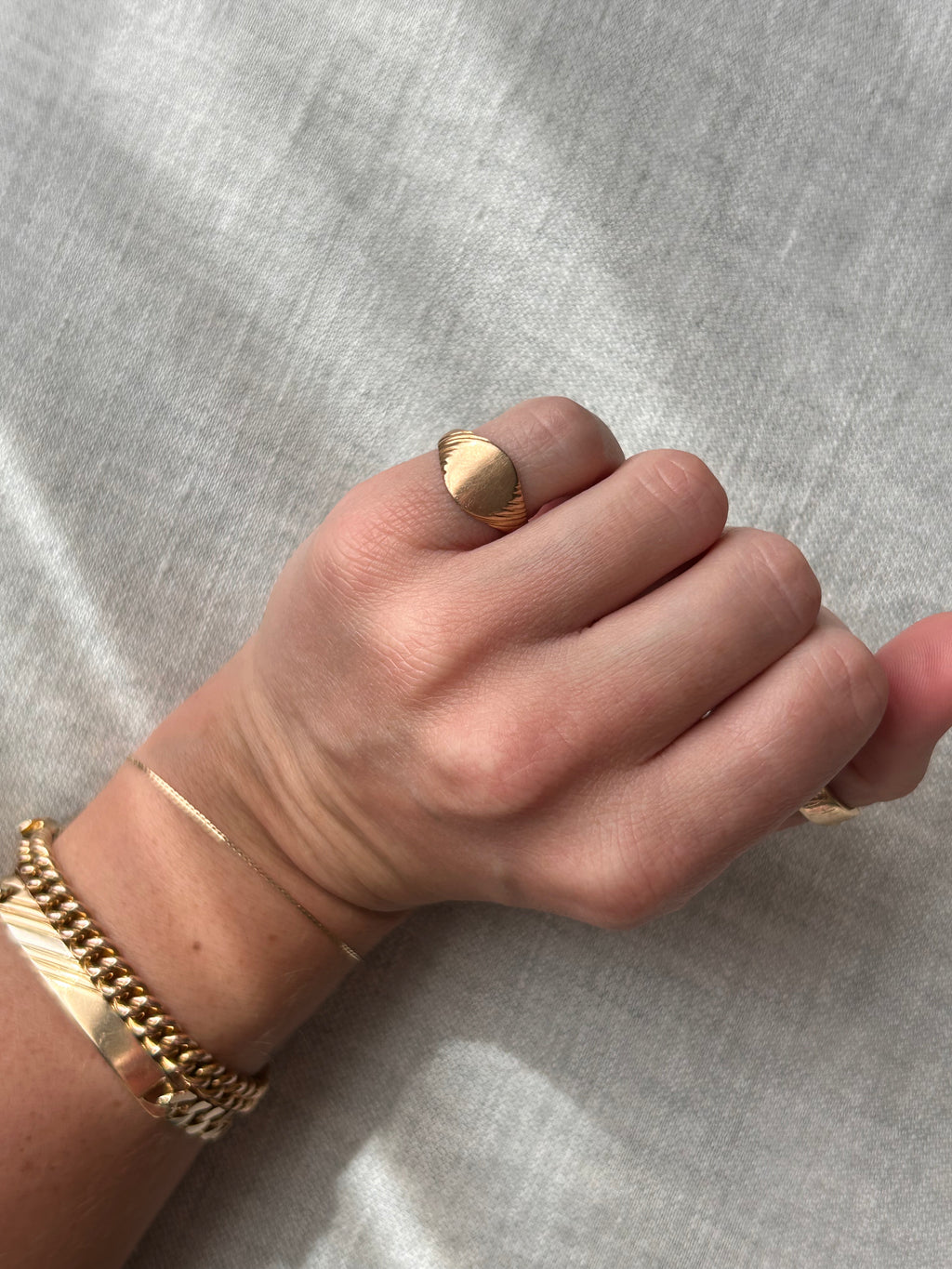 Croissant Plain Signet