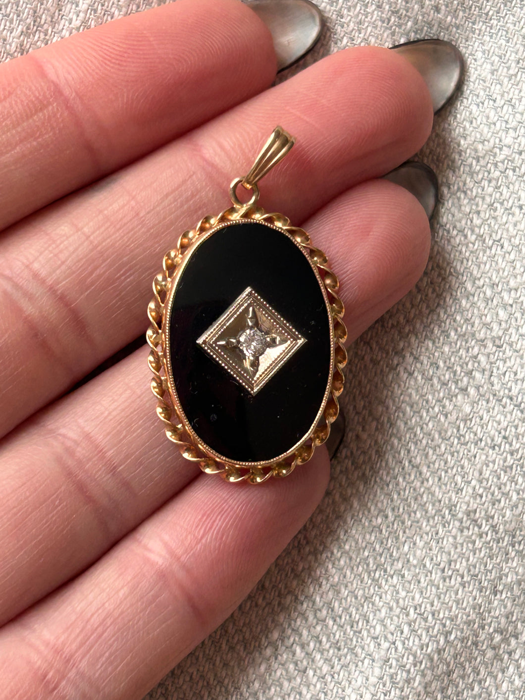 Deco Onyx Pendant